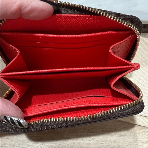 Limited Edition Louis Vuitton Zippy Wallet - Picture 6 of 9